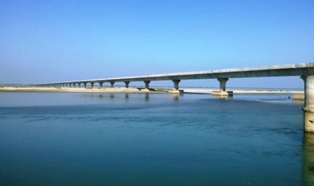 Chiếc cầu dài nhất của Ấn Độ Dhola Sadiya, bắc qua sông Brahmaputra tại bang Assam.